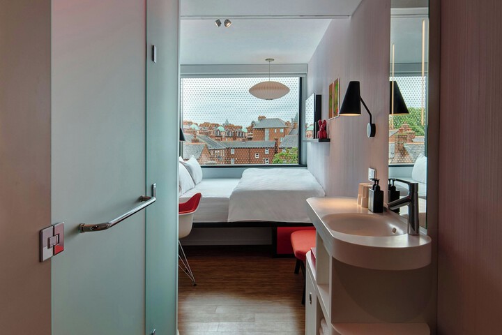 Room 40 of 71