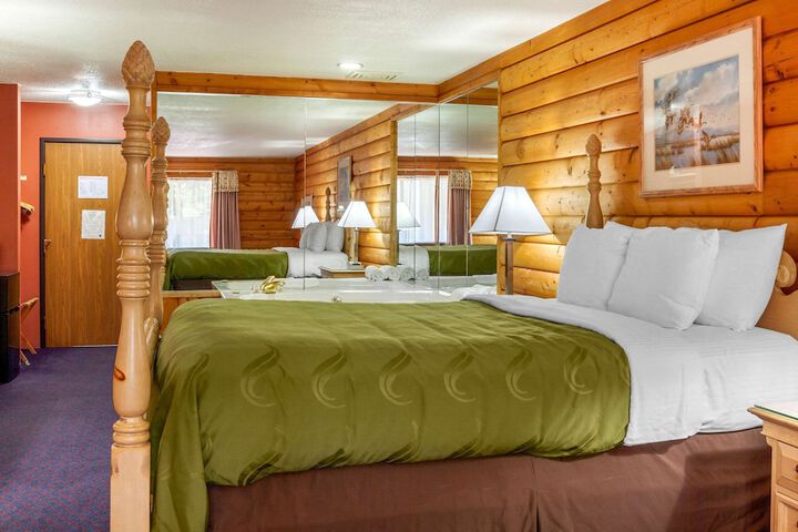 1 Queen Bed (13 of 21)