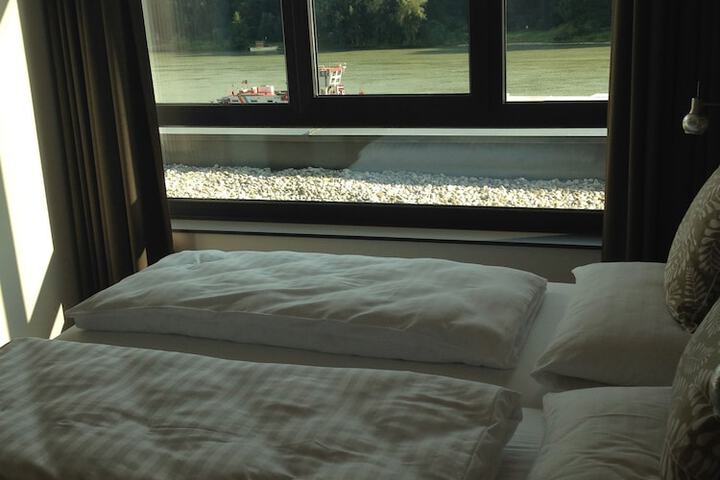 Room 8 of 75