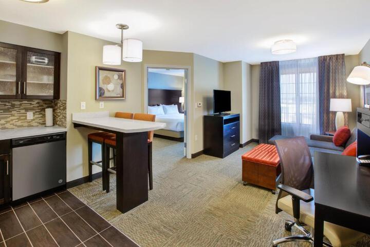 1 Queen Studio Suite (17 of 26)