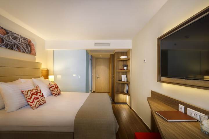 Room 14 of 94