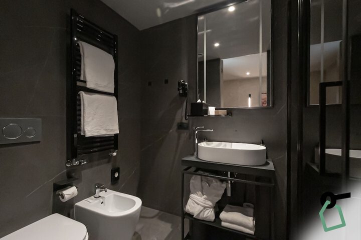 Room 13 of 27