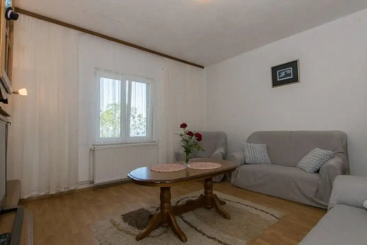 Room 3 of 12