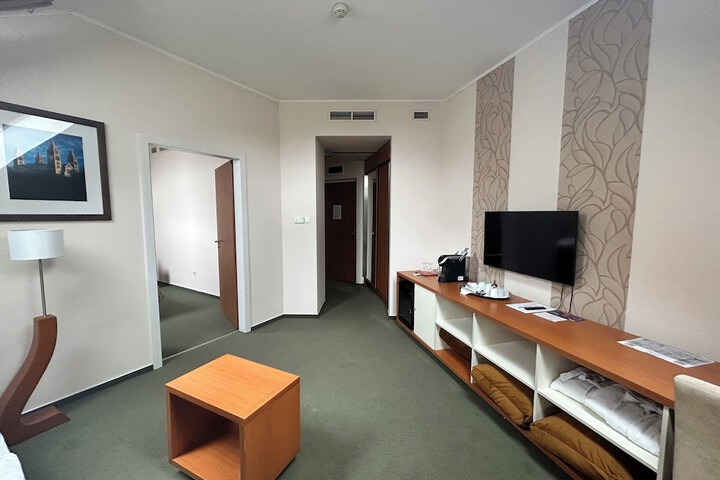 Room 28 of 78