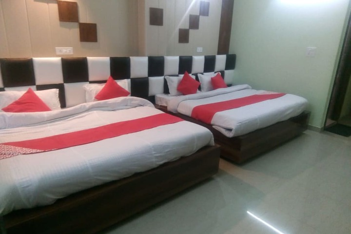 Room 12 of 18