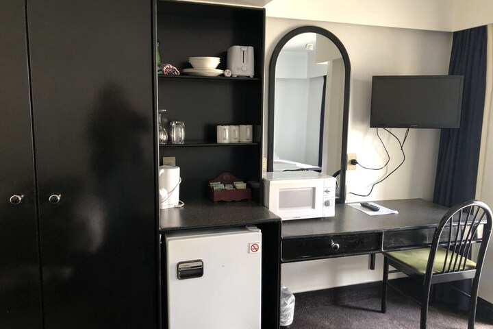 Room 2 of 10