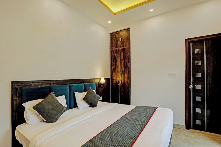 Room 11 of 29