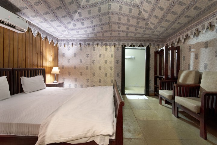Room 2 of 38