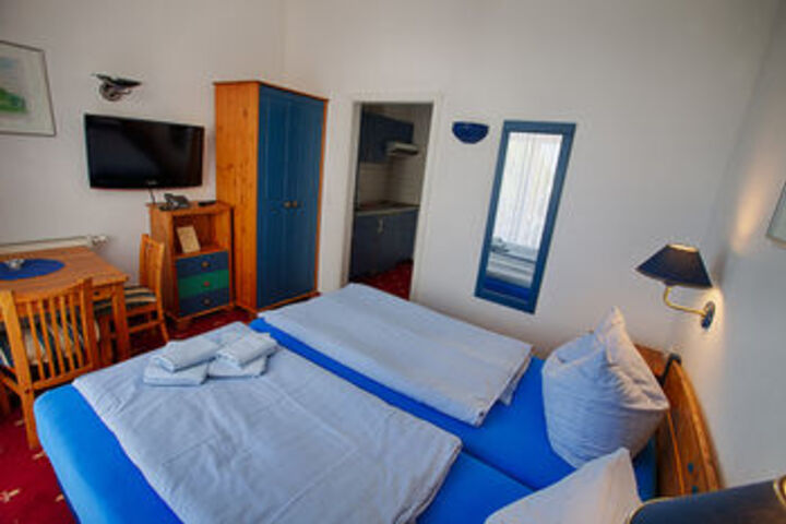 Room 4 of 15