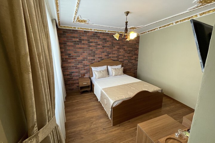 Room 4 of 24