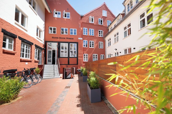 Hotel Exterior 61 of 62