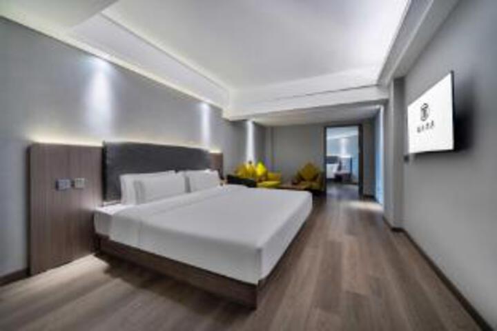 Room 13 of 15
