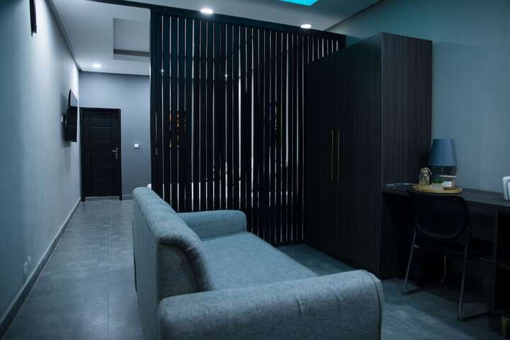 Room 8 of 27