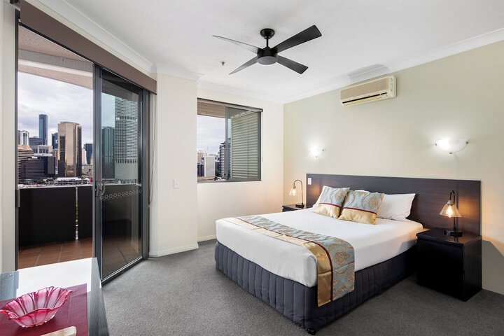 Room 10 of 75