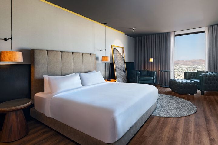 Room 16 of 62