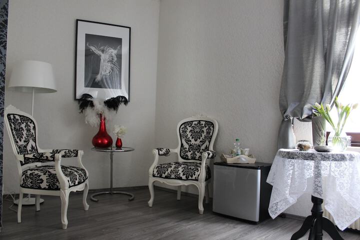 Room 6 of 42