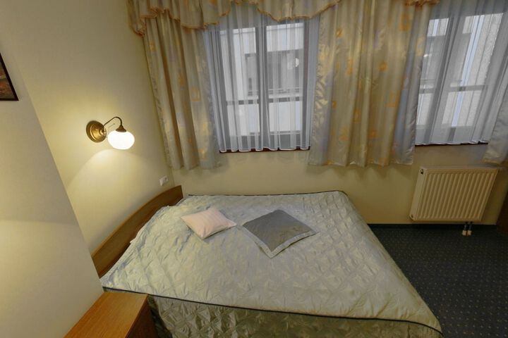 Room 2 of 61