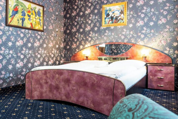 Room 166 of 205