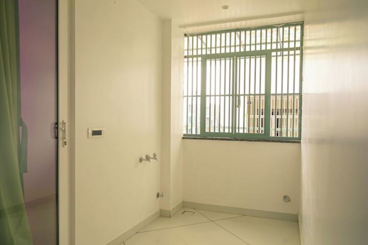 Room 33 of 63