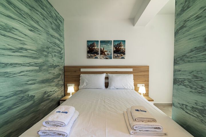 Room 3 of 20