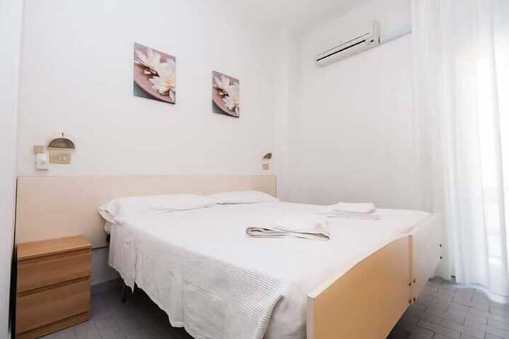 Room 8 of 37