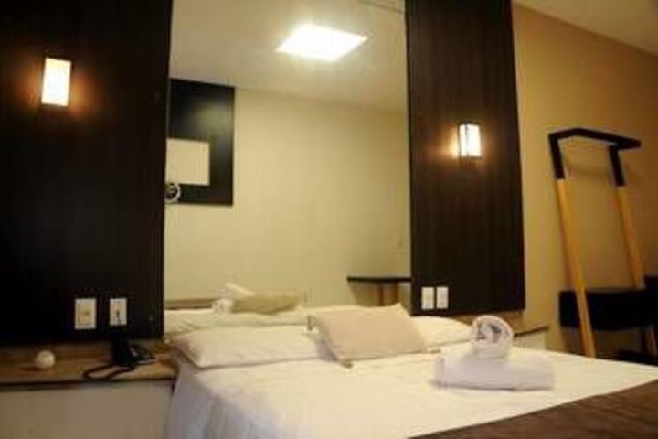 Room 2 of 10