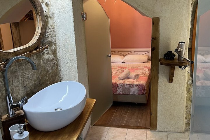 Room 27 of 49