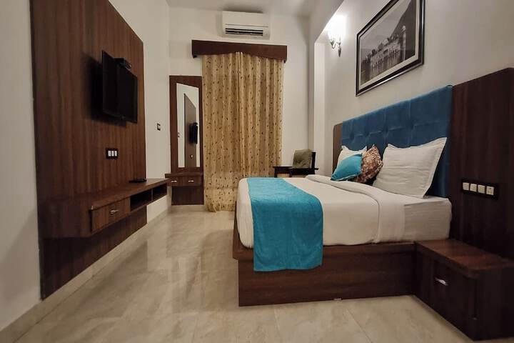 Room 10 of 86
