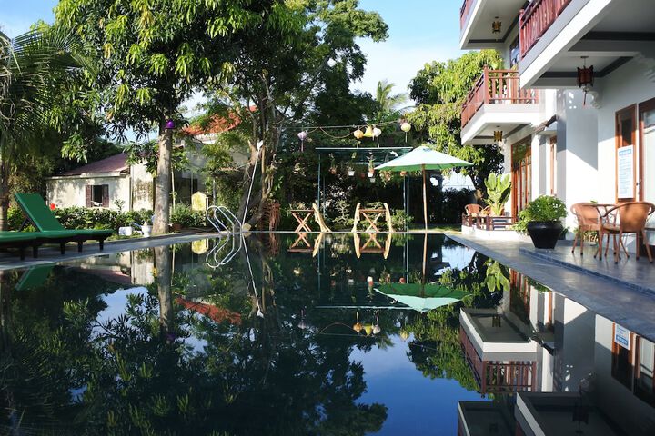 Pool 15 of 33