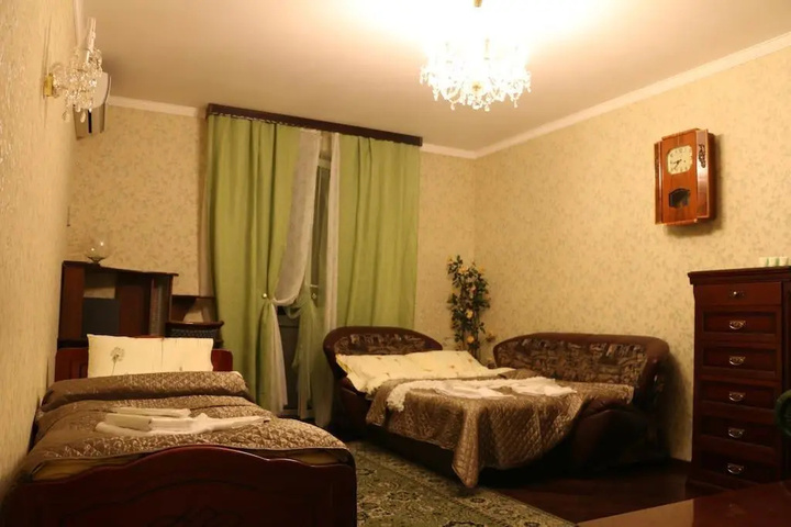 Room 6 of 13