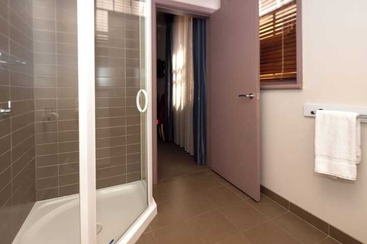 Room 18 of 34