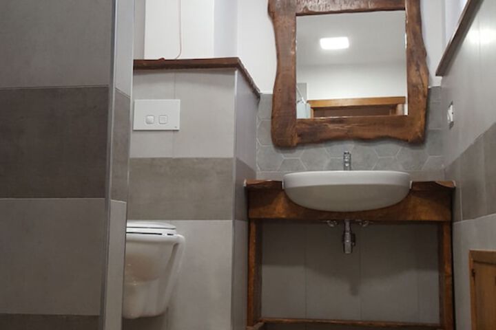 Room 15 of 49