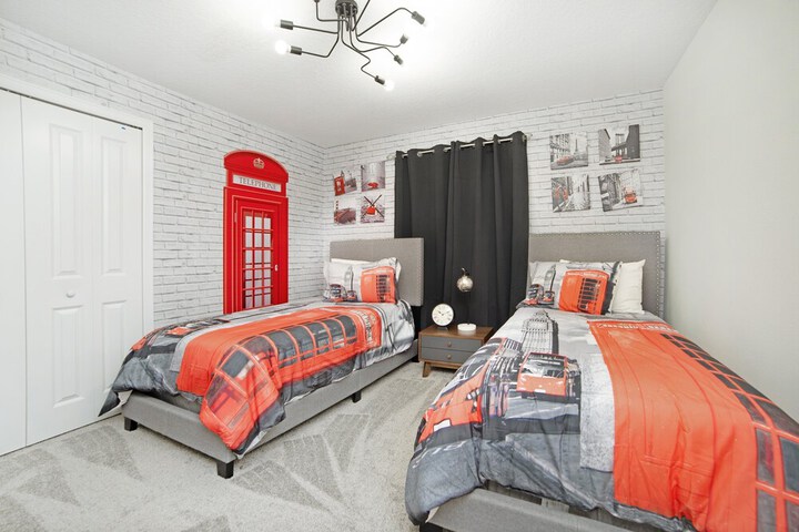 Room 11 of 53