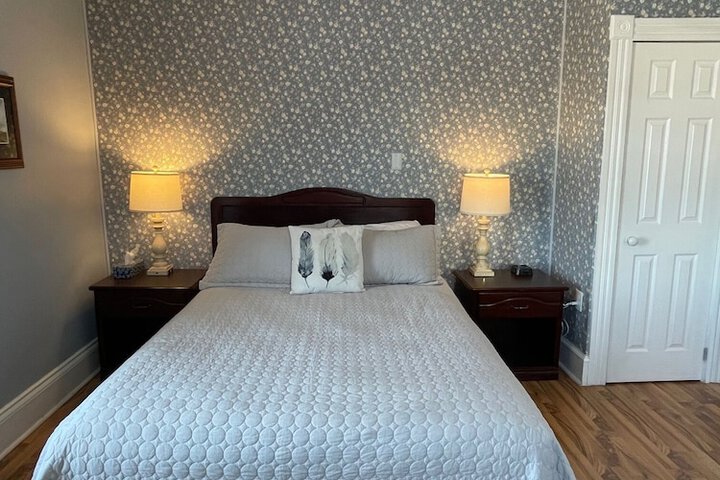 Room 22 of 99