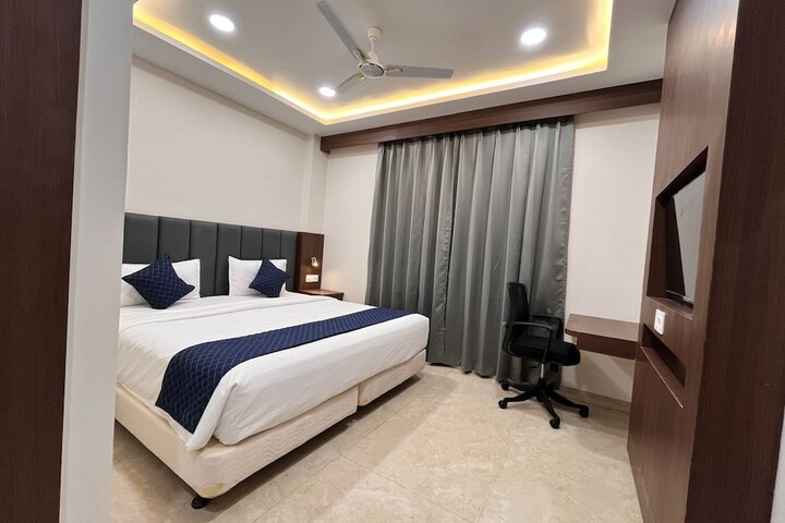 Room 10 of 29