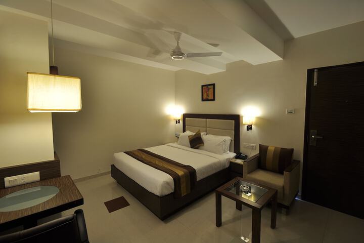 Room 13 of 43