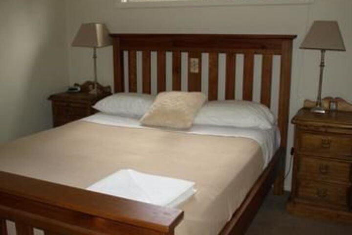 Room 4 of 13
