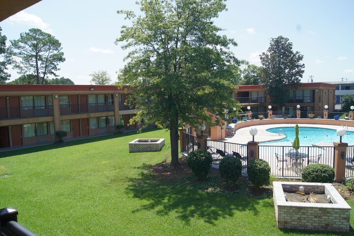 Hotel Exterior 72 of 101