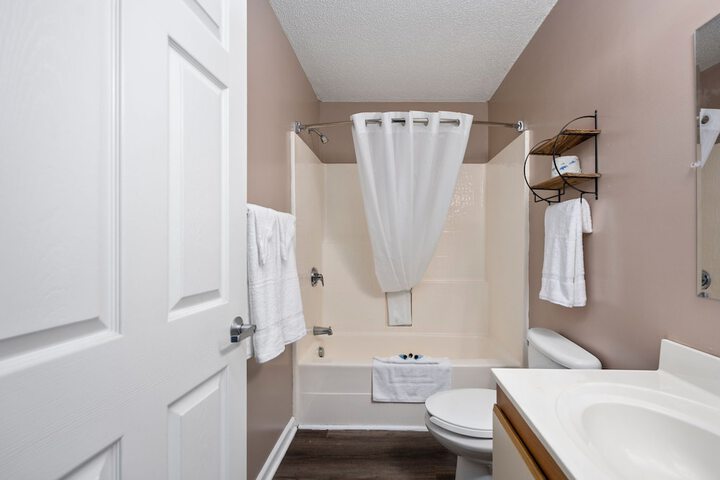 Studio Suite Queen Bed (25 of 26)