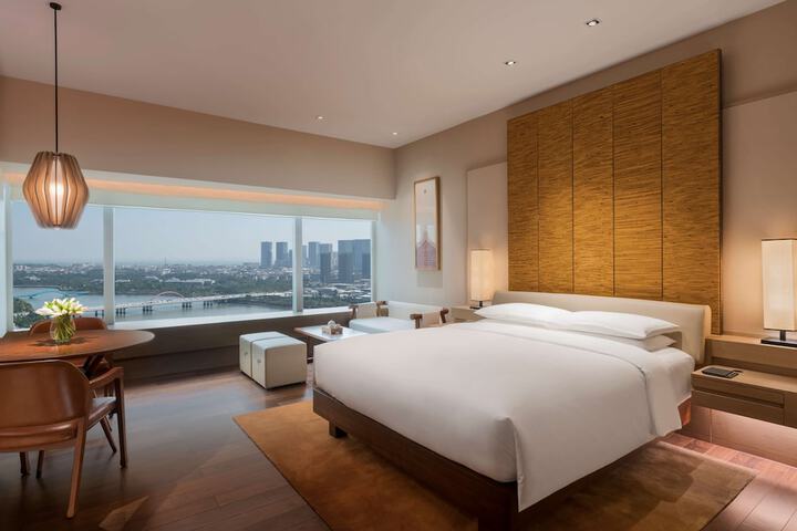 Room 14 of 48