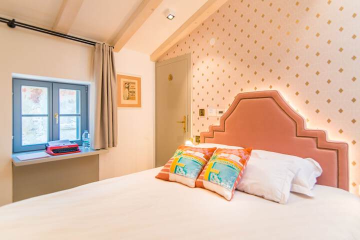 Room 106 of 192