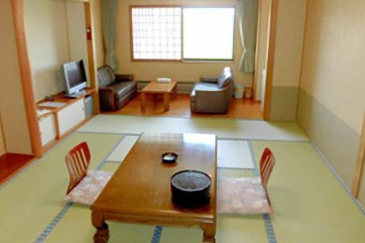 Room 9 of 27