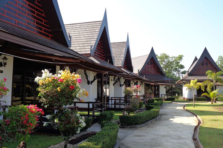 Hotel Exterior 42 of 53