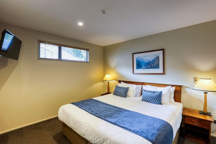 Room 6 of 106