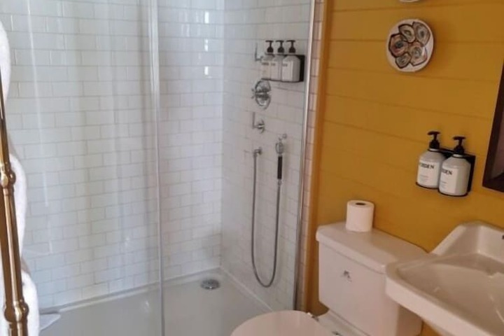 Room 42 of 75
