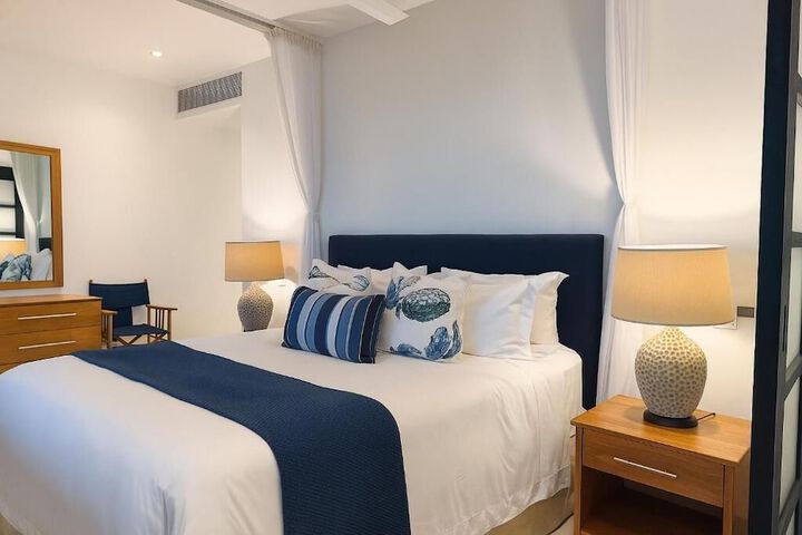 Room 2 of 10