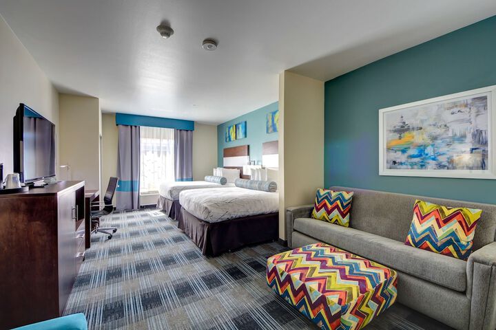 2 Queen Beds (7 of 12)