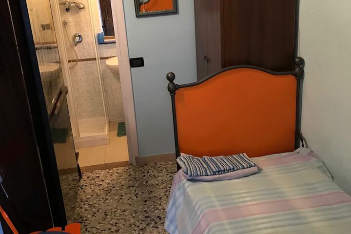Room 4 of 22