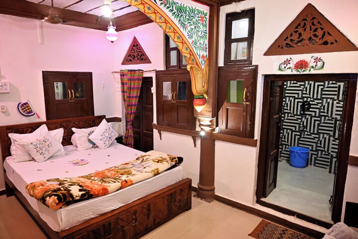 Room 27 of 90