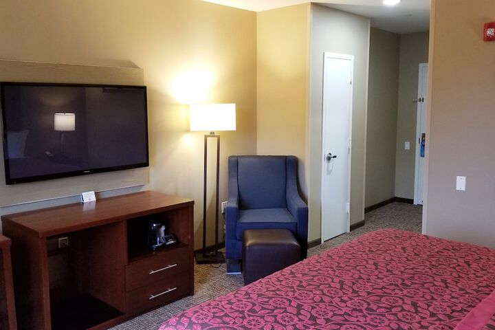 1 King Bed (1 of 8)